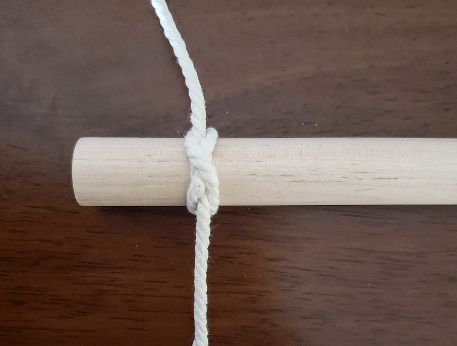 This is the best hanging knot for macramé : easy step by step instructions  – EasyPeasyMakers
